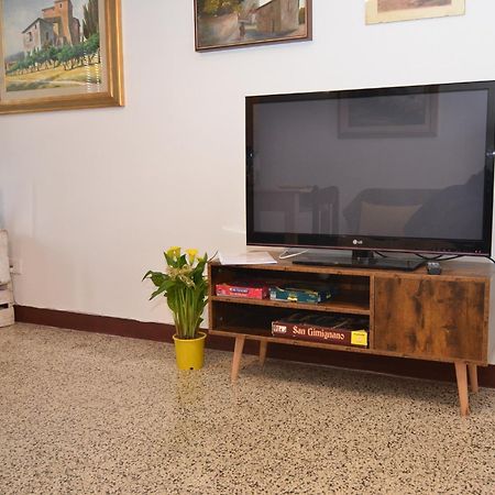 Appartamento Il Nespolo سان جيمينيانو المظهر الخارجي الصورة